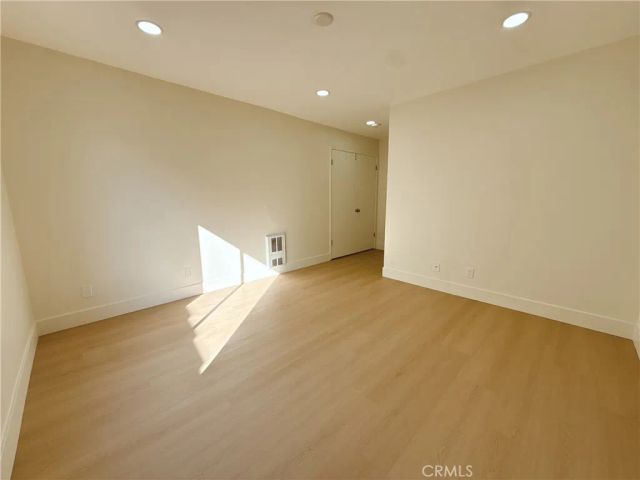 256 Streamwood, Irvine, CA 92620
