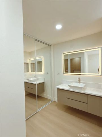 256 Streamwood, Irvine, CA 92620