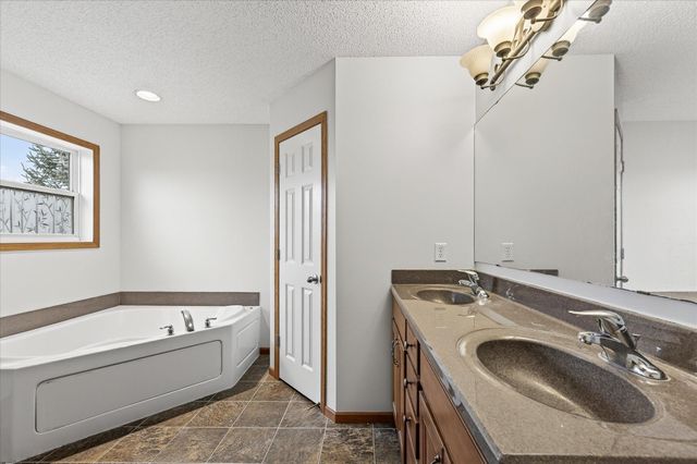 17047 Stonebriar Circle SW, Prior Lake, MN 55372