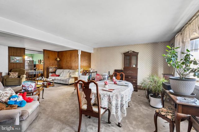 198 NORTHPARK DR, Levittown, PA 19054