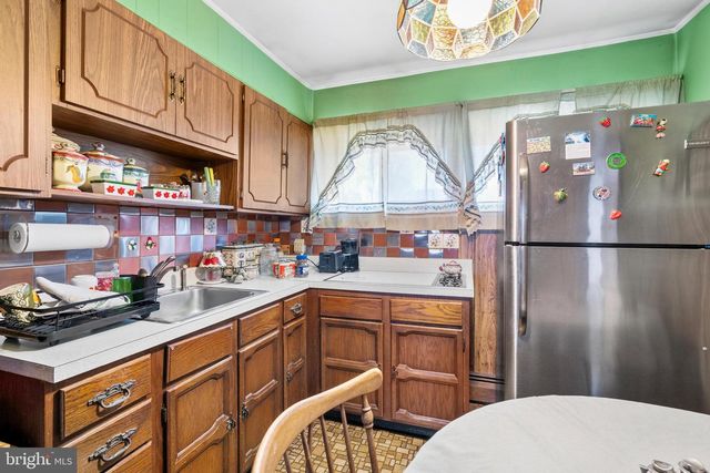 198 NORTHPARK DR, Levittown, PA 19054