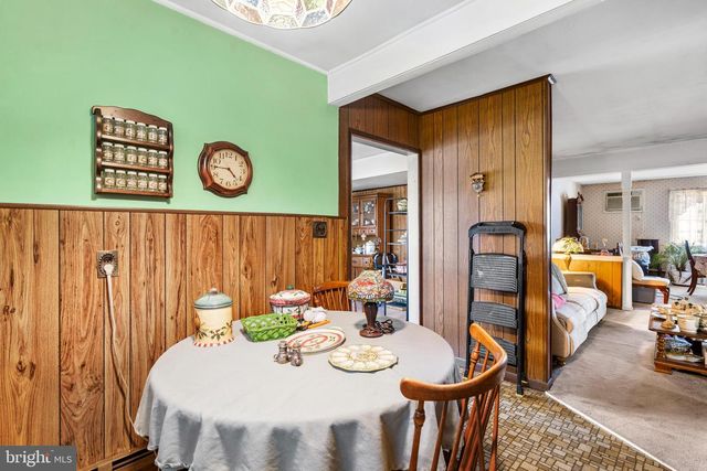 198 NORTHPARK DR, Levittown, PA 19054