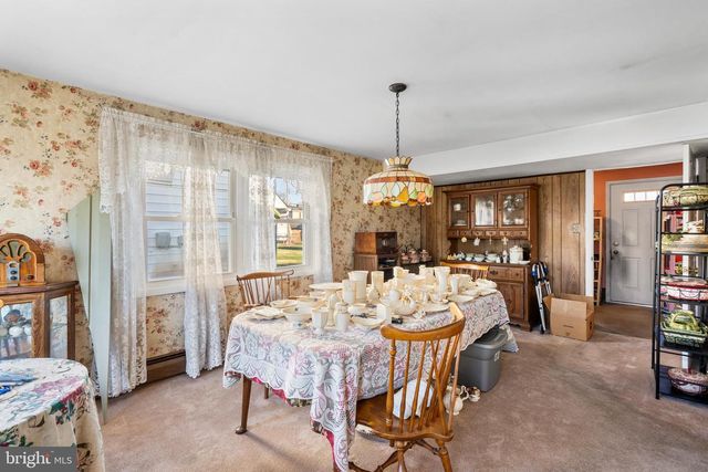 198 NORTHPARK DR, Levittown, PA 19054