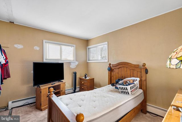 198 NORTHPARK DR, Levittown, PA 19054