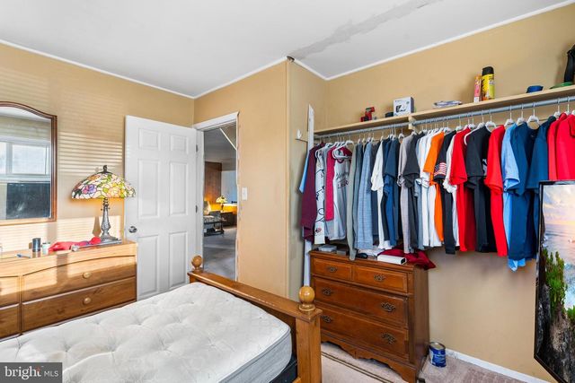 198 NORTHPARK DR, Levittown, PA 19054