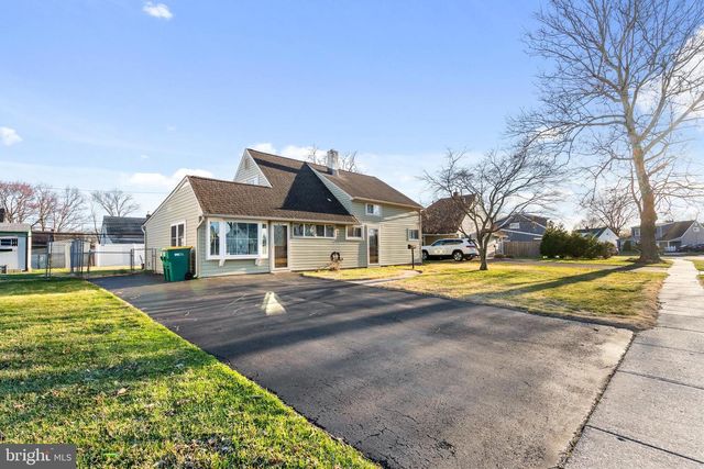 198 NORTHPARK DR, Levittown, PA 19054