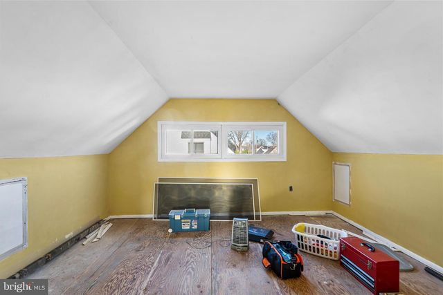 198 NORTHPARK DR, Levittown, PA 19054