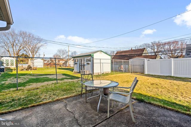 198 NORTHPARK DR, Levittown, PA 19054