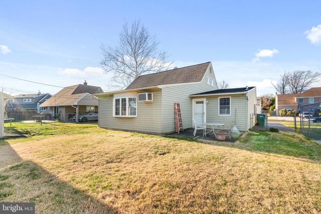 198 NORTHPARK DR, Levittown, PA 19054