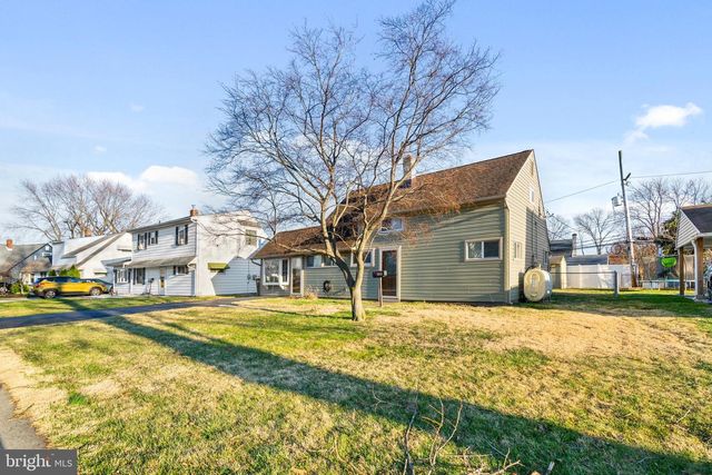 198 NORTHPARK DR, Levittown, PA 19054