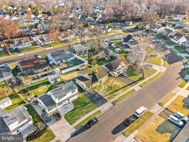 198 NORTHPARK DR, Levittown, PA 19054