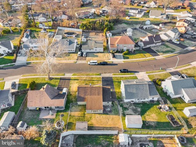 198 NORTHPARK DR, Levittown, PA 19054