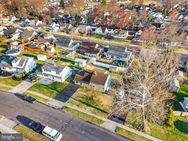 198 NORTHPARK DR, Levittown, PA 19054