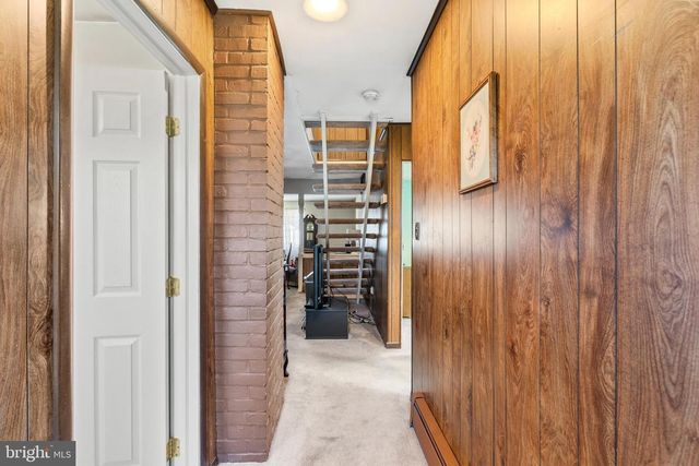 198 NORTHPARK DR, Levittown, PA 19054