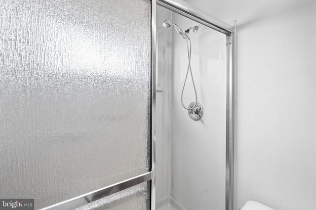 198 NORTHPARK DR, Levittown, PA 19054