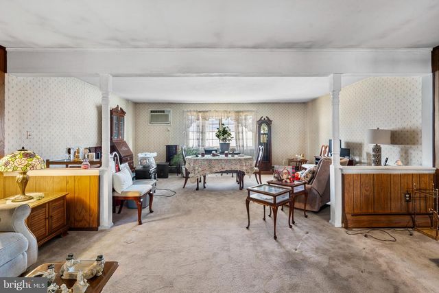 198 NORTHPARK DR, Levittown, PA 19054