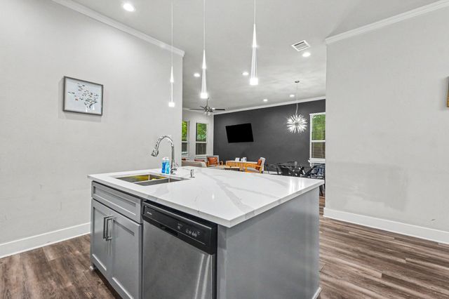 1435 Strickland Street, Dallas, TX 75216