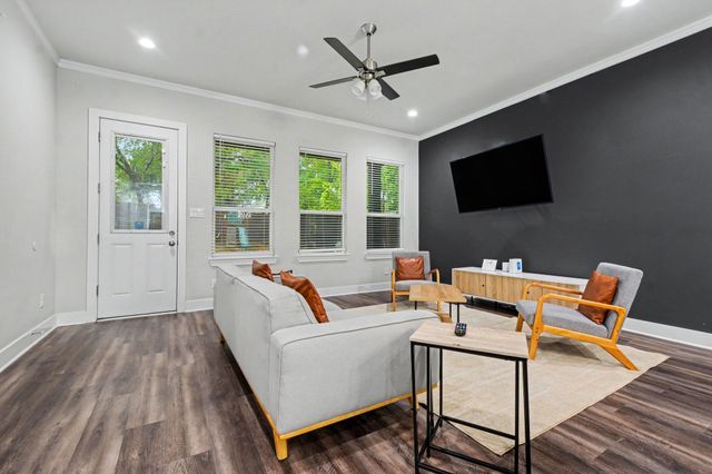 1435 Strickland Street, Dallas, TX 75216