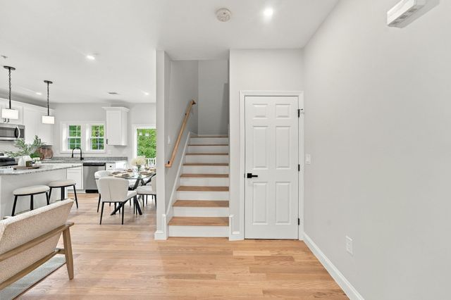 41 Homeward Avenue B, Uxbridge, MA 01569
