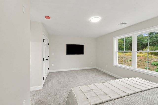 41 Homeward Avenue B, Uxbridge, MA 01569