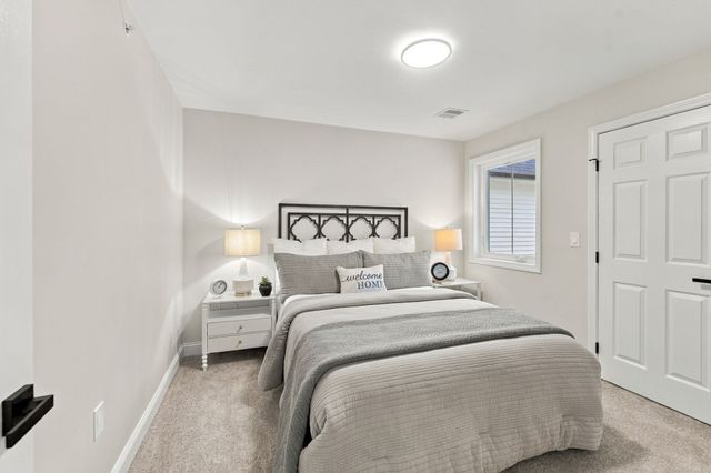 41 Homeward Avenue B, Uxbridge, MA 01569