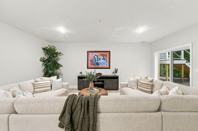 41 Homeward Avenue B, Uxbridge, MA 01569