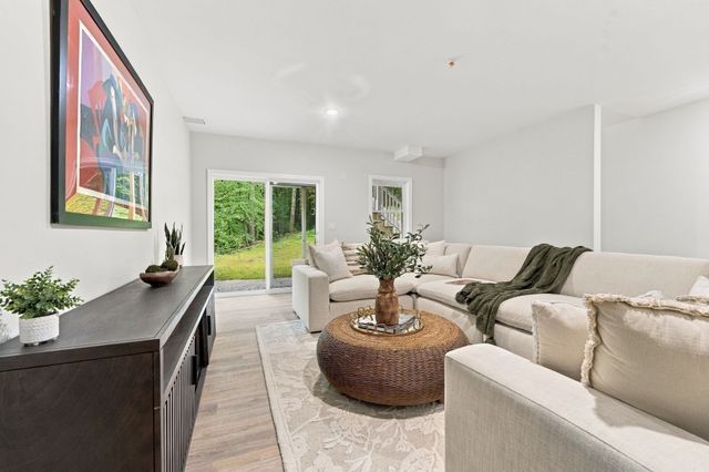 41 Homeward Avenue B, Uxbridge, MA 01569