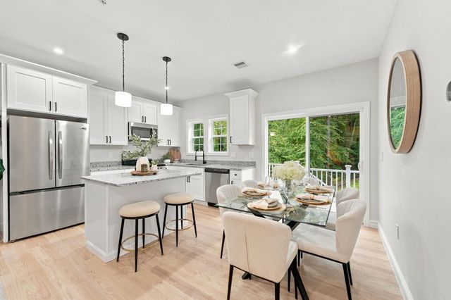41 Homeward Avenue B, Uxbridge, MA 01569
