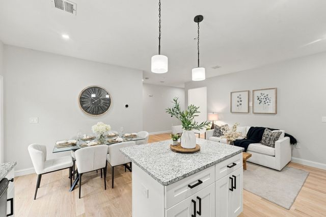 41 Homeward Avenue B, Uxbridge, MA 01569