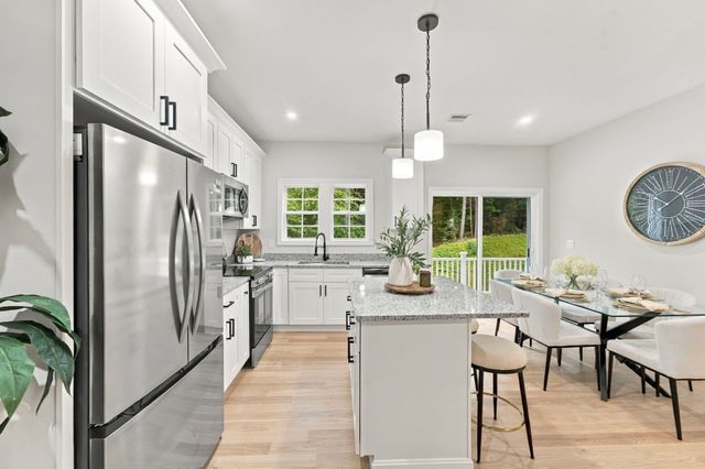 41 Homeward Avenue B, Uxbridge, MA 01569