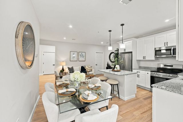 41 Homeward Avenue B, Uxbridge, MA 01569
