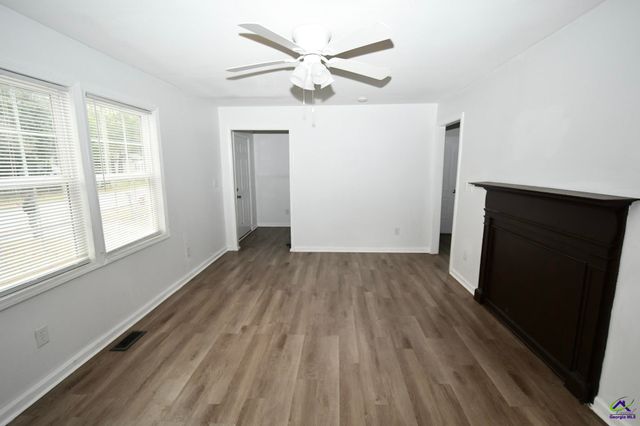 311 Arnold Blvd, Warner Robins, GA 31093