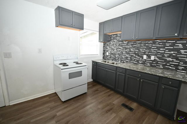 311 Arnold Blvd, Warner Robins, GA 31093