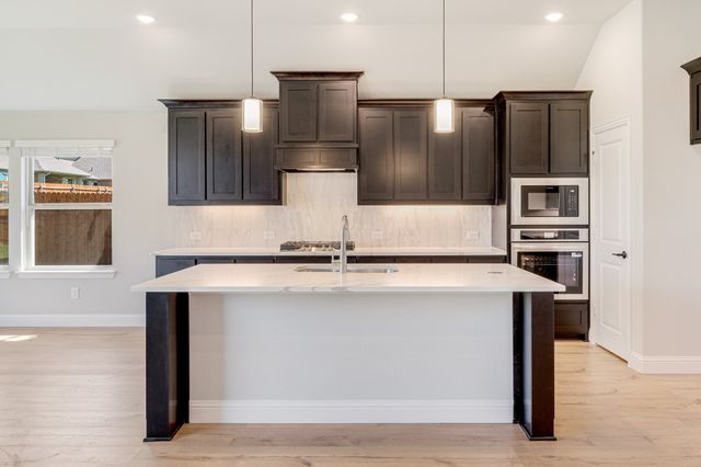 1025 Raptor Road, Alvarado, TX 76009