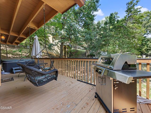 318 Greenwood Way, Pigeon Forge, TN 37863