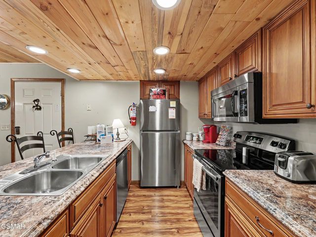 318 Greenwood Way, Pigeon Forge, TN 37863