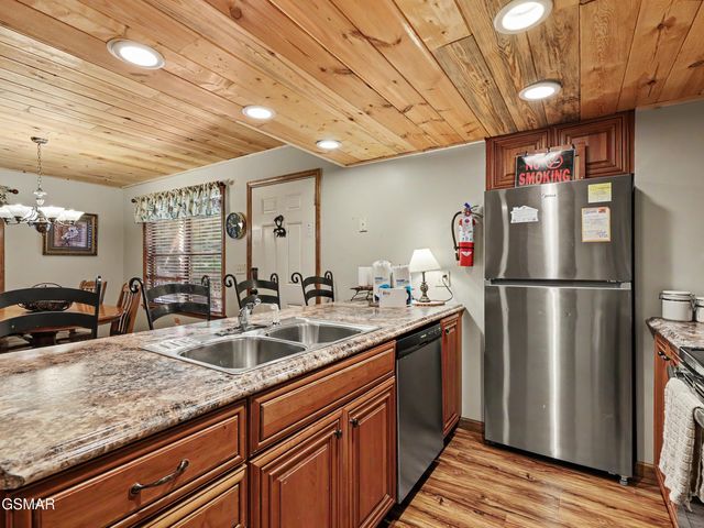 318 Greenwood Way, Pigeon Forge, TN 37863