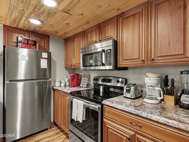 318 Greenwood Way, Pigeon Forge, TN 37863