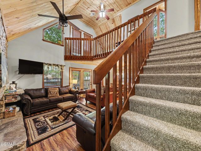 318 Greenwood Way, Pigeon Forge, TN 37863