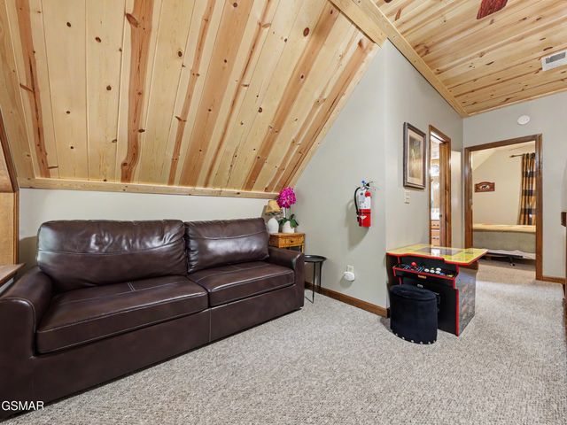 318 Greenwood Way, Pigeon Forge, TN 37863