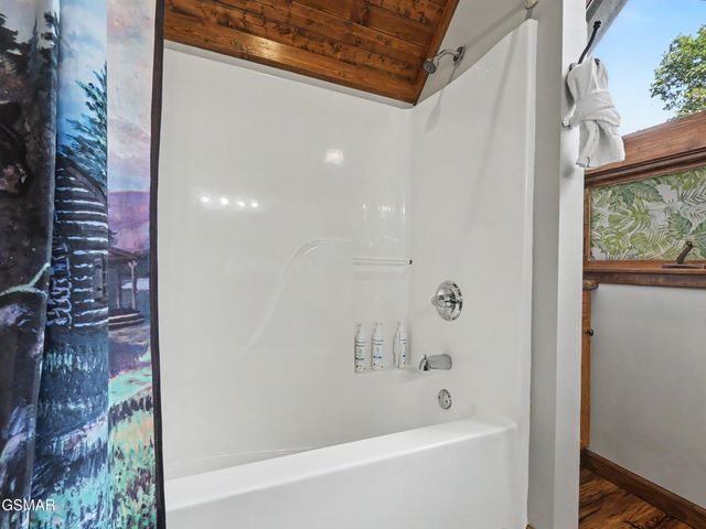 318 Greenwood Way, Pigeon Forge, TN 37863