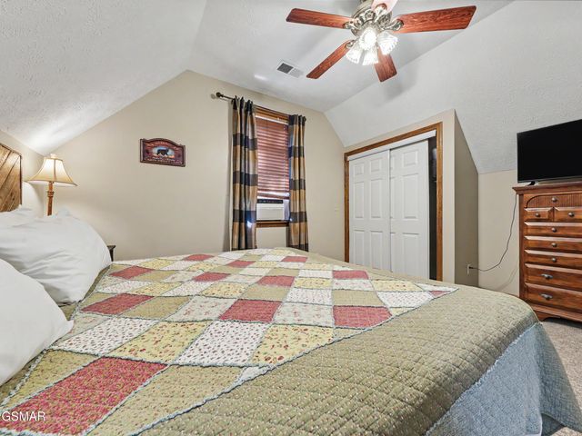 318 Greenwood Way, Pigeon Forge, TN 37863