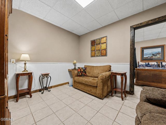 318 Greenwood Way, Pigeon Forge, TN 37863