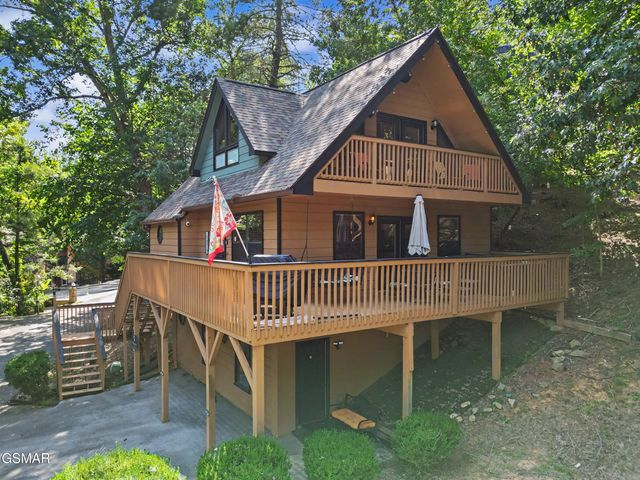318 Greenwood Way, Pigeon Forge, TN 37863