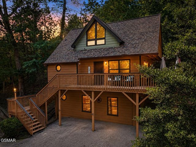 318 Greenwood Way, Pigeon Forge, TN 37863