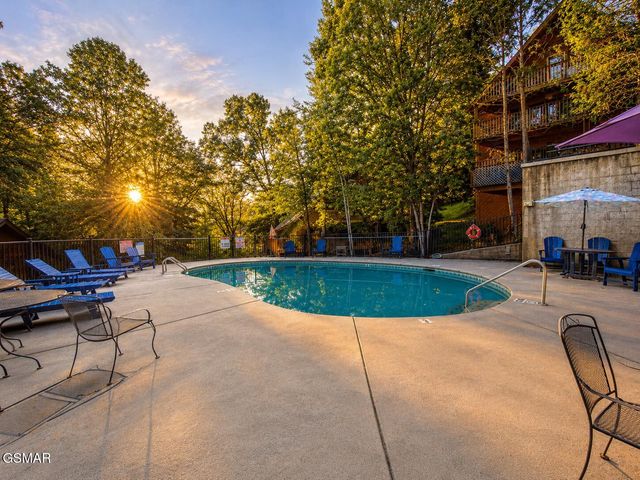 318 Greenwood Way, Pigeon Forge, TN 37863