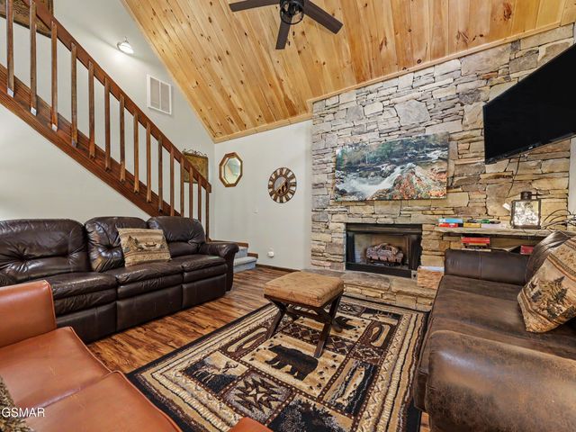 318 Greenwood Way, Pigeon Forge, TN 37863