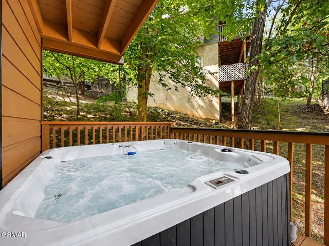 318 Greenwood Way, Pigeon Forge, TN 37863
