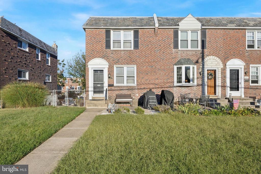 Image 2 of property listing at 2525 IRVINGTON RD, Drexel Hill, PA 19026