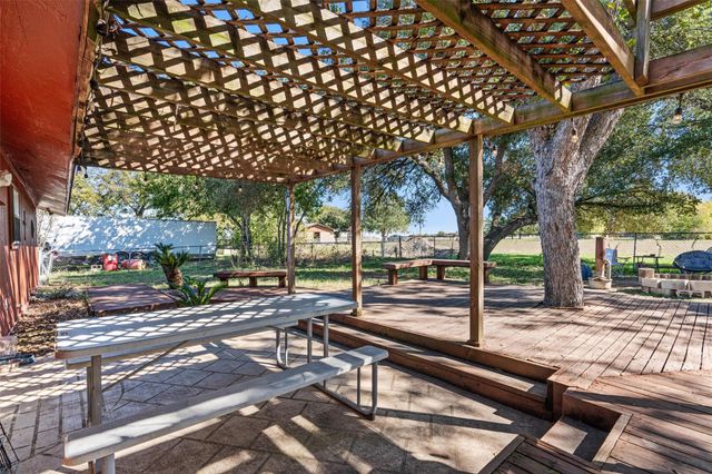 106 Frederick LN, Thorndale, TX 76577